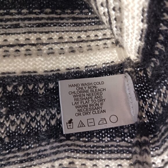 Orvis Gray Turtleneck Sweater With Border Stitch Detail Large NWT - Picture 5 of 9